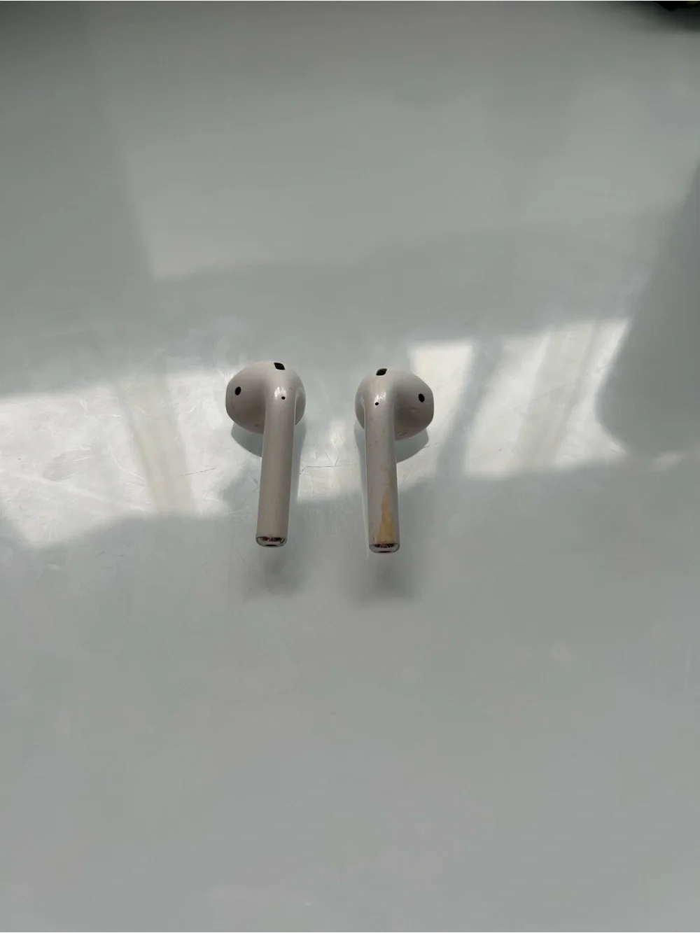 Apple White Wireless Earbuds Charging Case and headphones